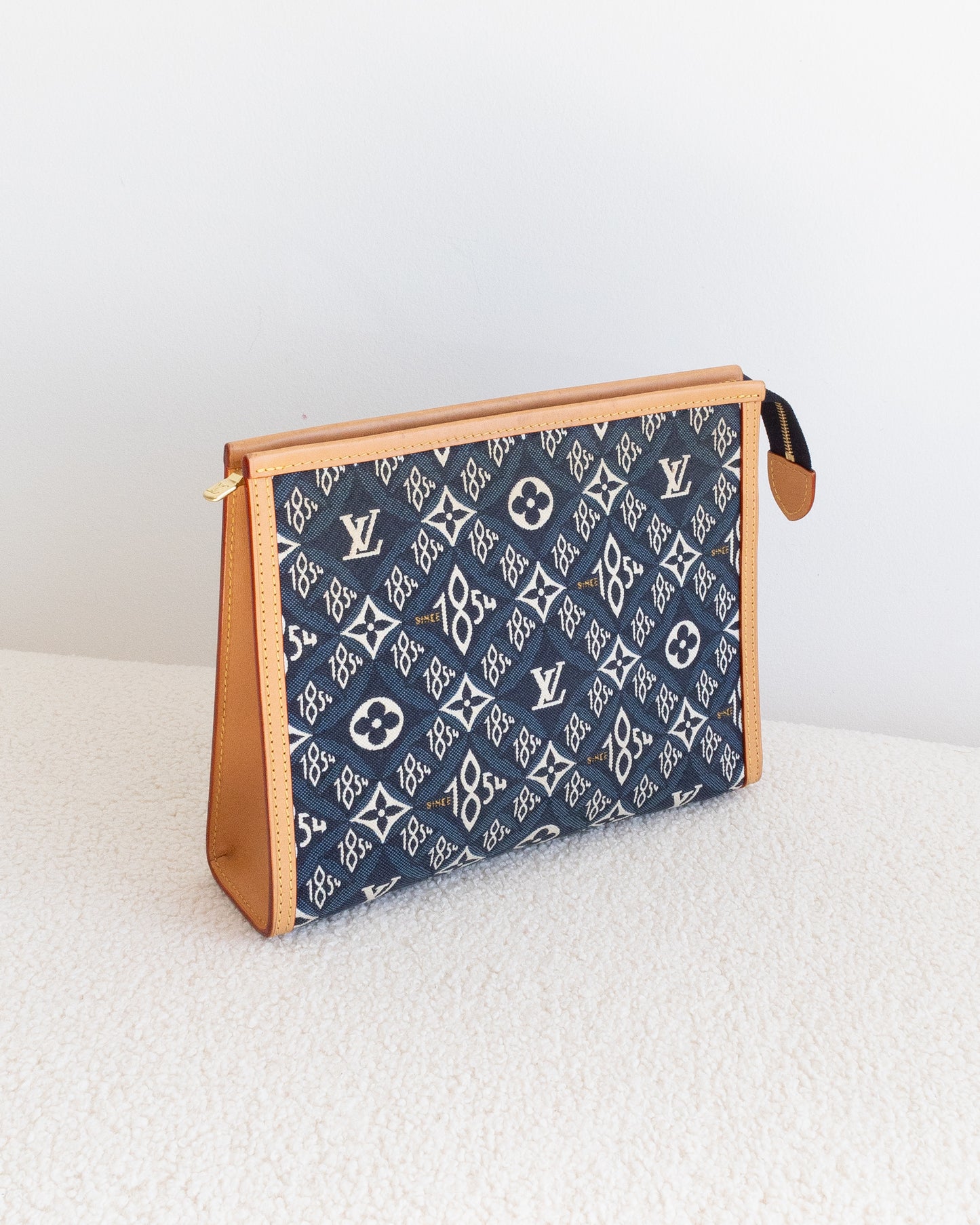 LOUIS VUITTON Pouch 26