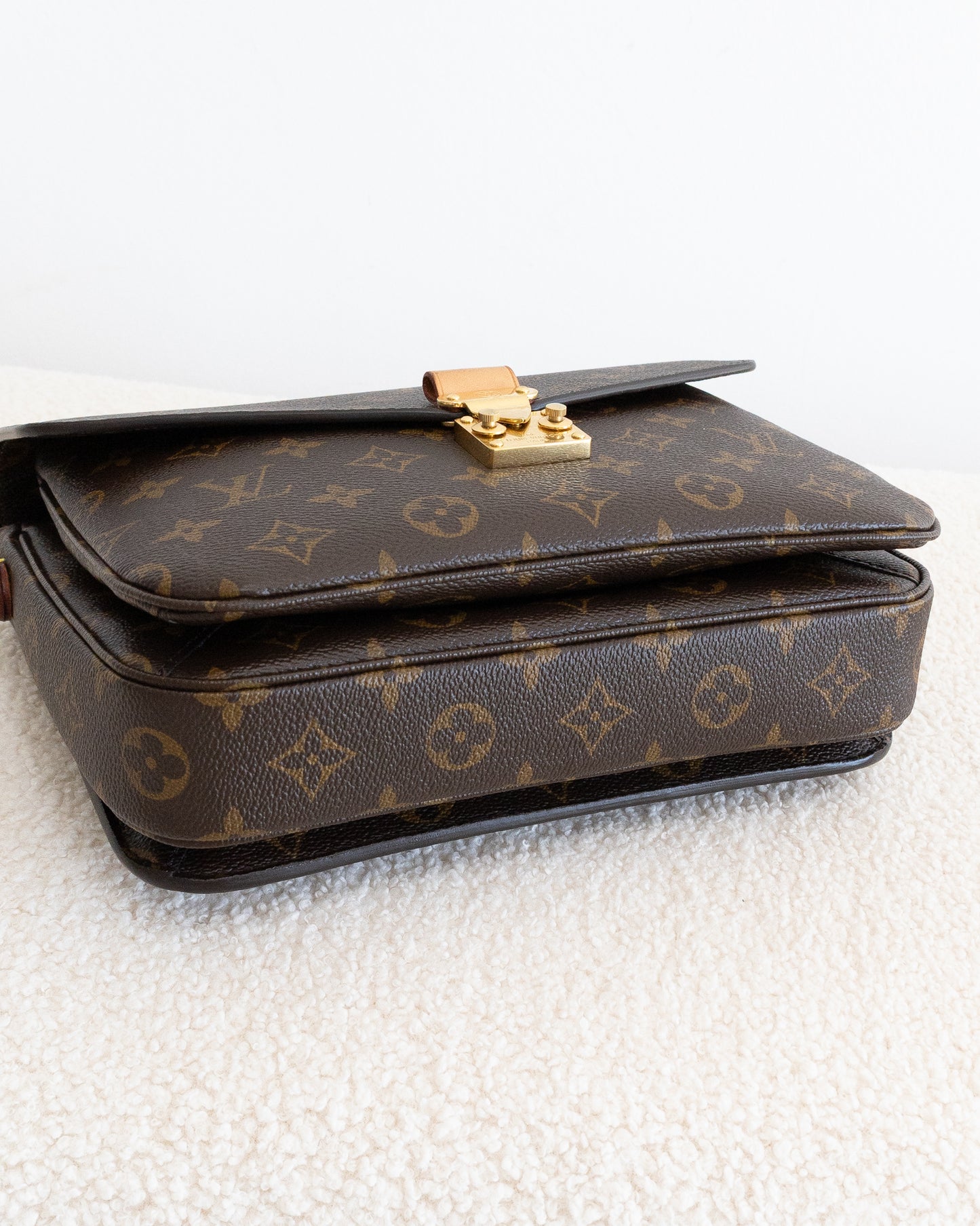LOUIS VUITTON Pochette Metis