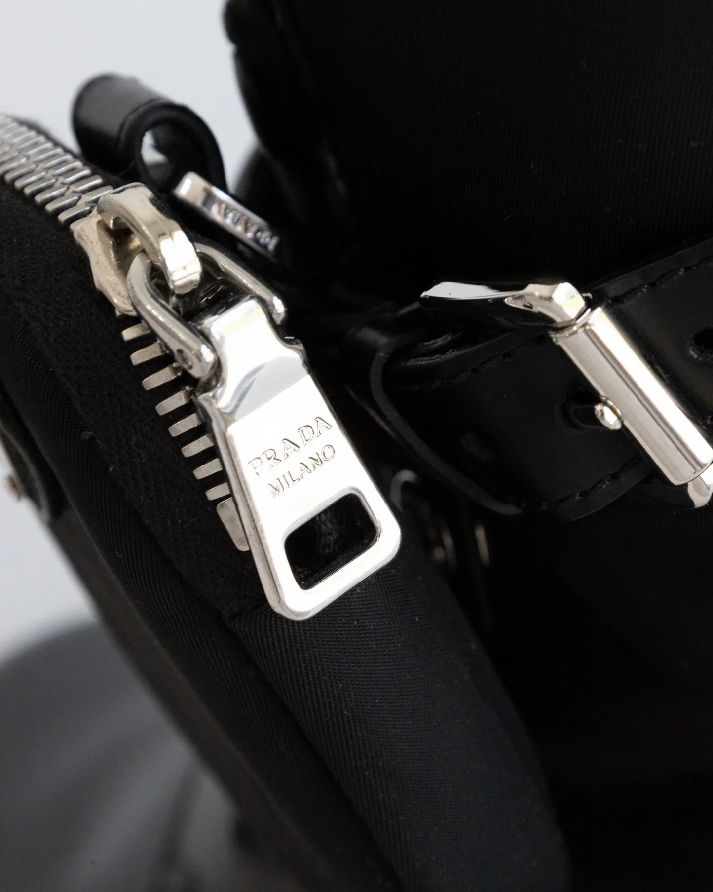 PRADA Monolith 40