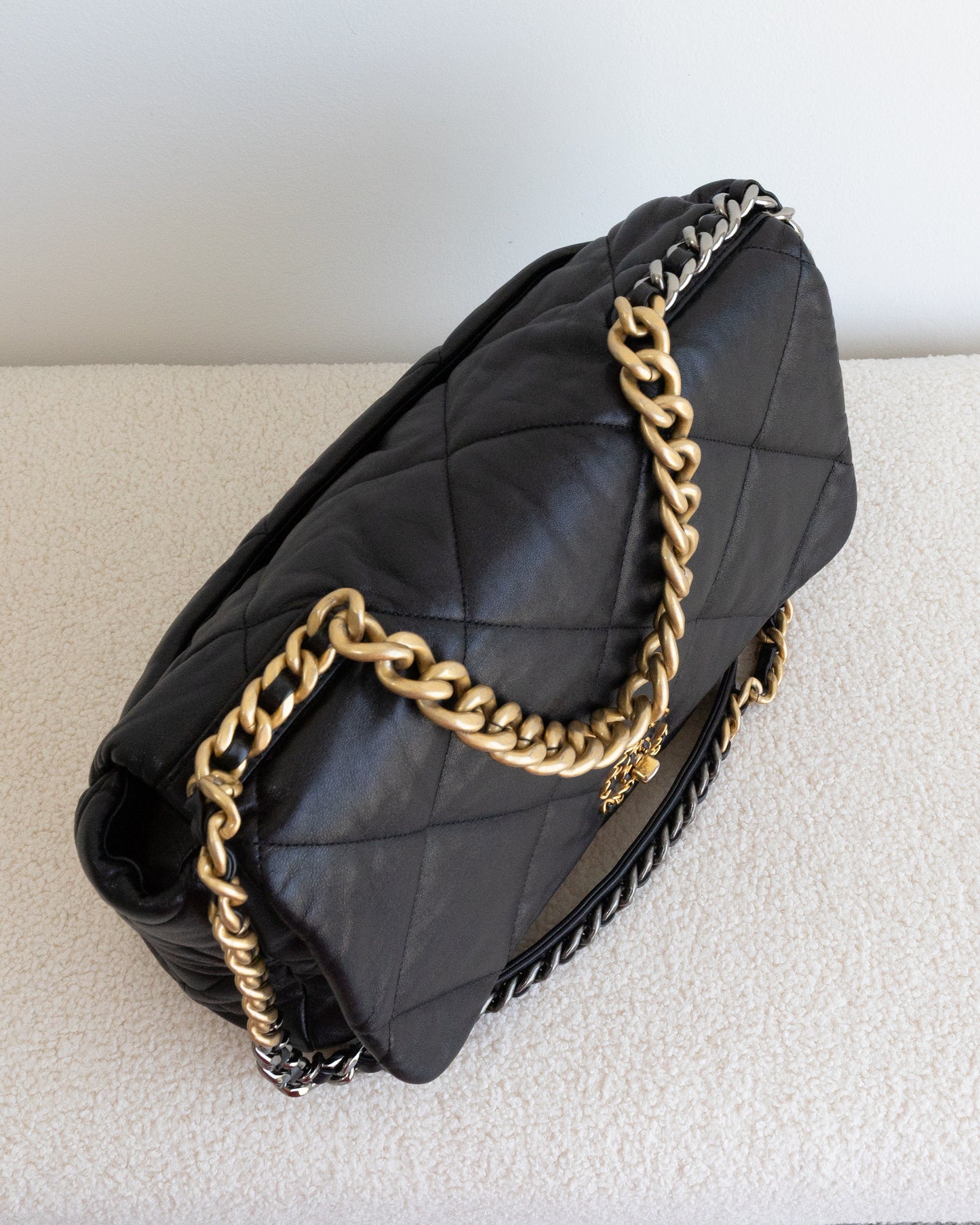 CHANEL 19 Maxi
