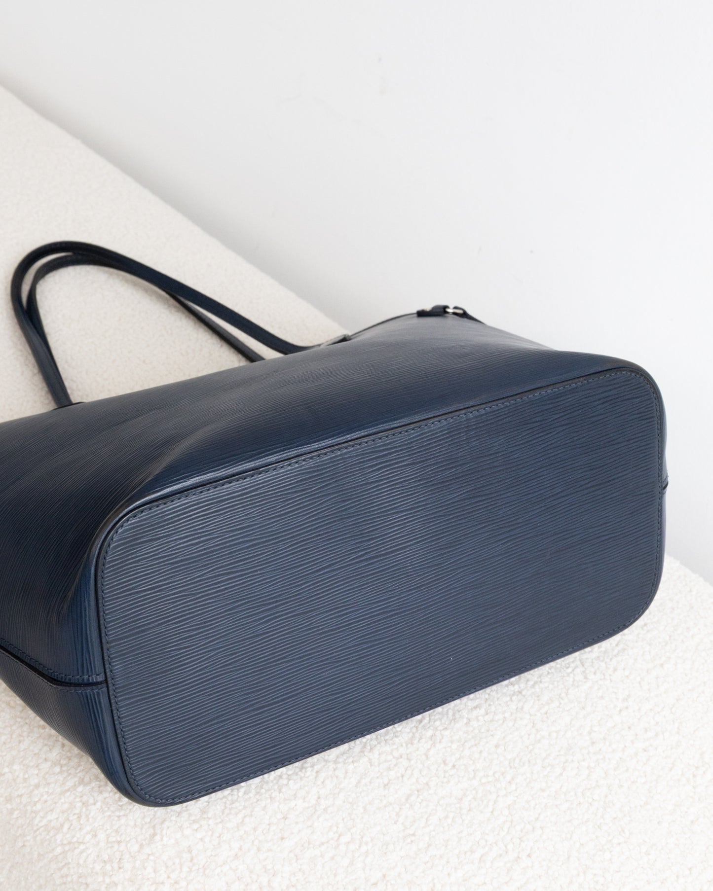 LOUIS VUITTON Neverfull Epi MM