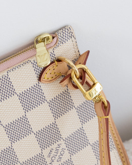 LOUIS VUITTON Pochette