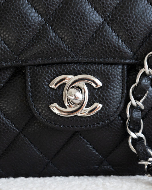 CHANEL Classic Double Flap Médium