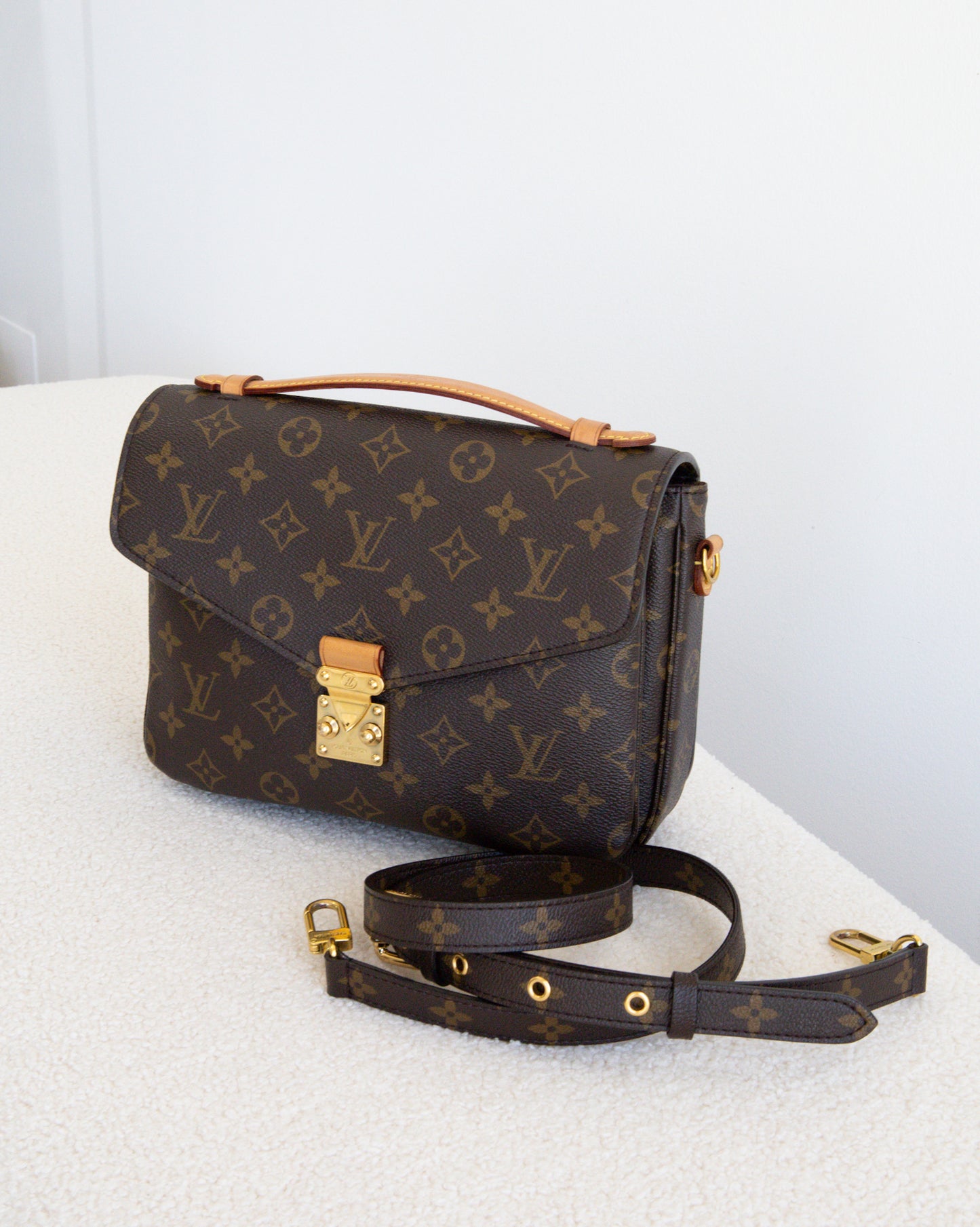LOUIS VUITON Pochette Metis