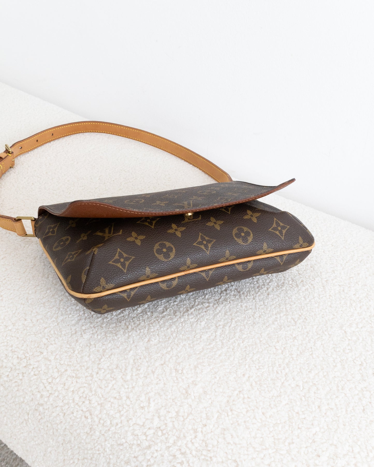 LOUIS VUITTON Musette Tango