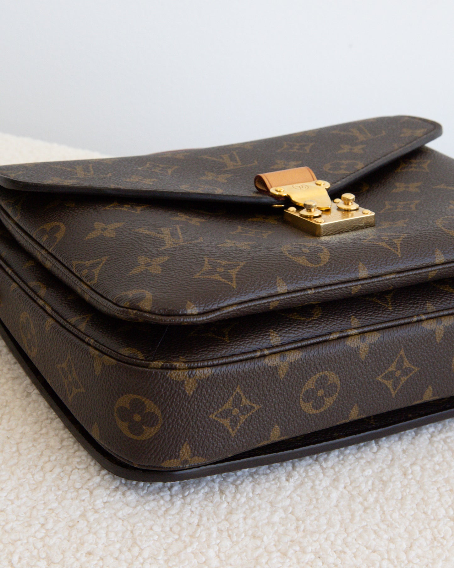 LOUIS VUITON Pochette Metis