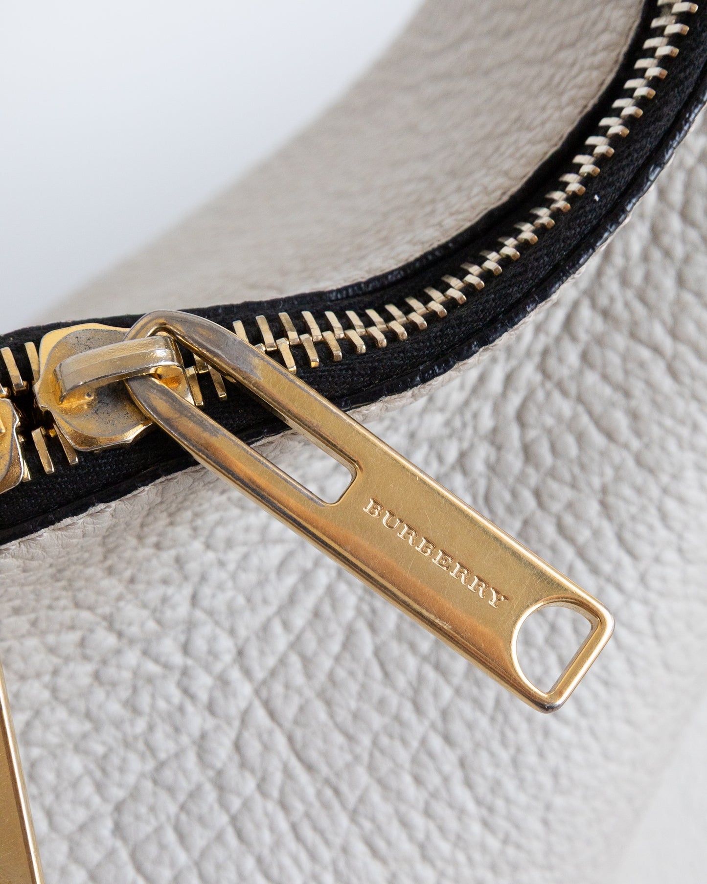 BURBERRY Tote Leather