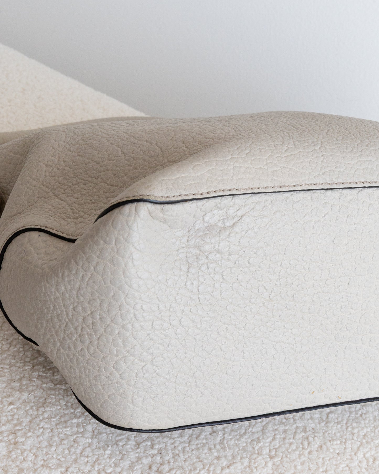 BURBERRY Tote Leather