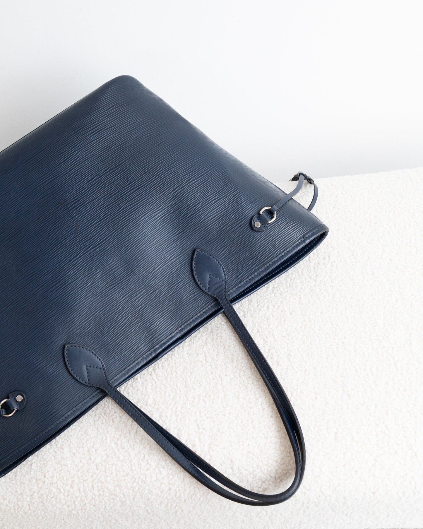 LOUIS VUITTON Neverfull Epi MM