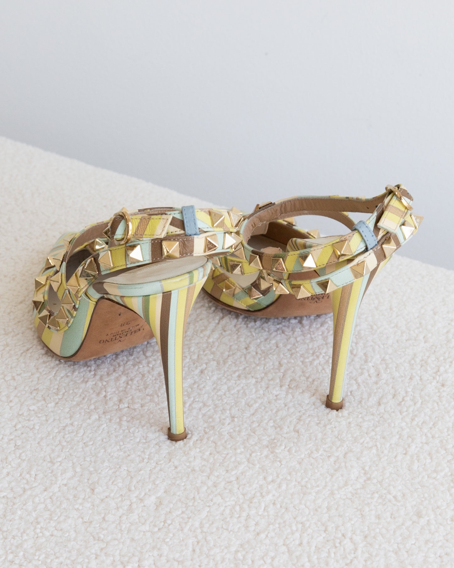 VALENTINO GARAVANI Rockstud 38