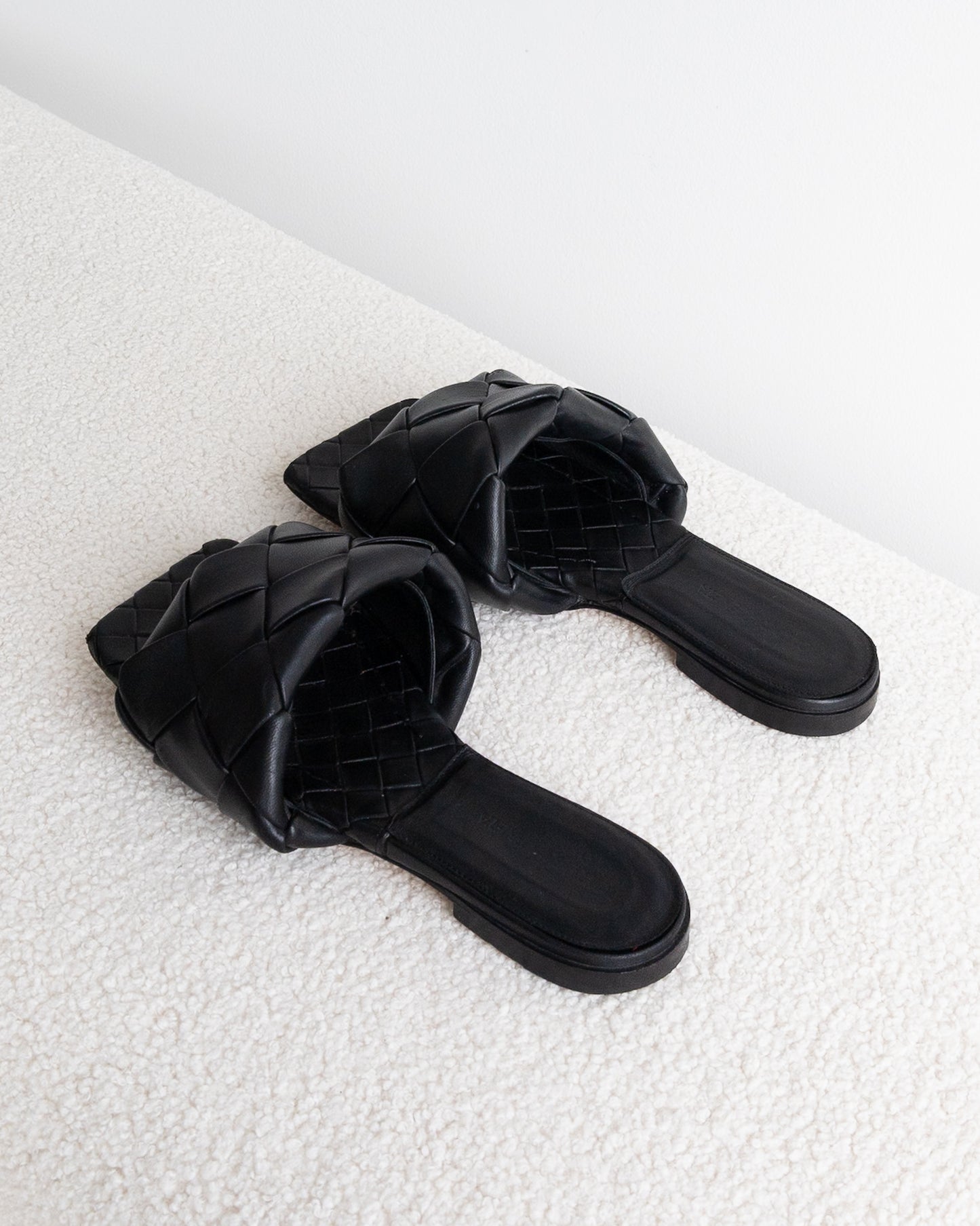 BOTTEGA VENETA Lido Flats 38