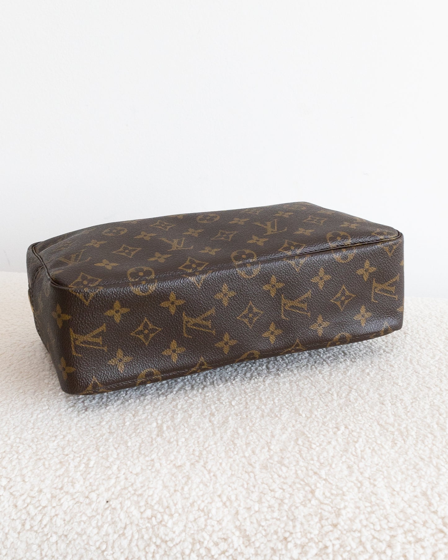LOUIS VUITTON Trousse 28
