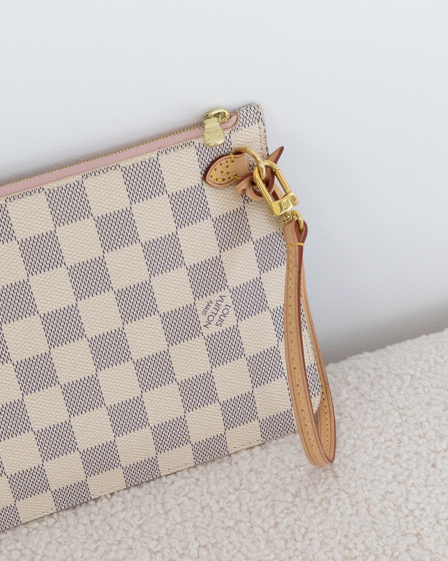 LOUIS VUITTON Pochette