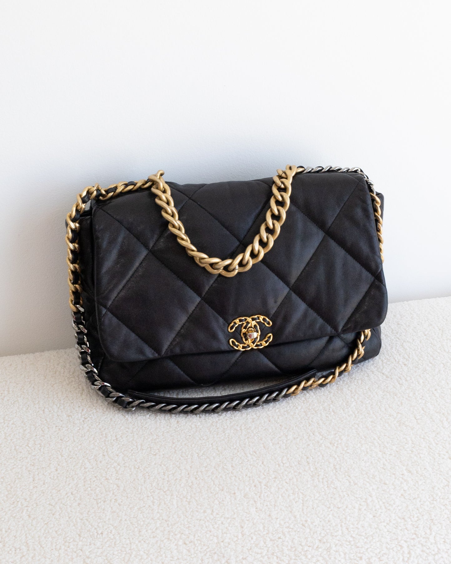 CHANEL 19 Maxi