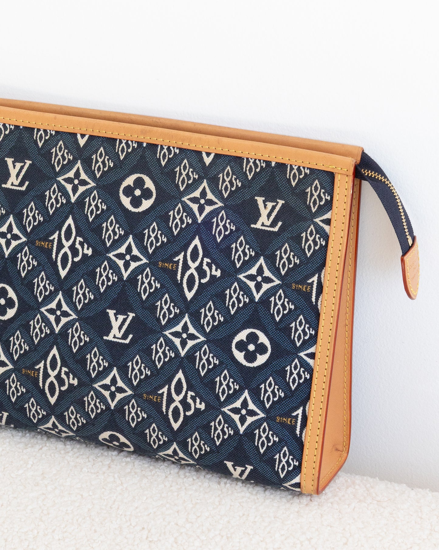 LOUIS VUITTON Pouch 26