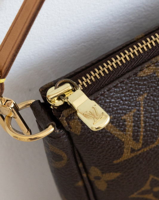 LOUIS VUITTON Pochette Accessoires