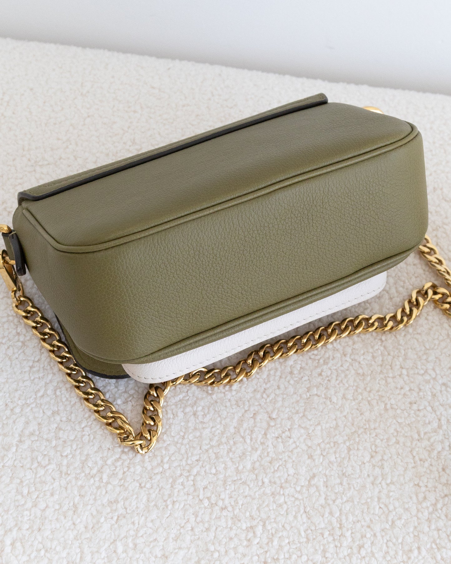 LOUIS VUITTON LockMe Tender
