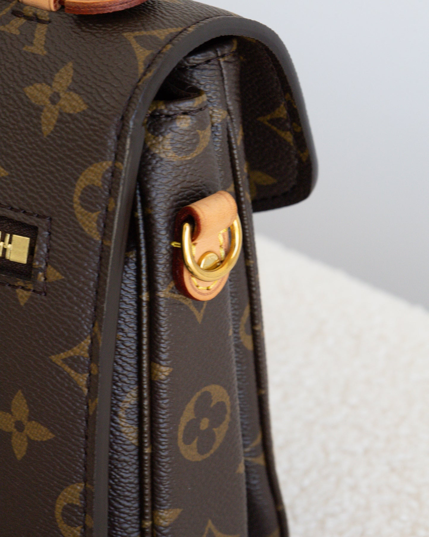 LOUIS VUITON Pochette Metis