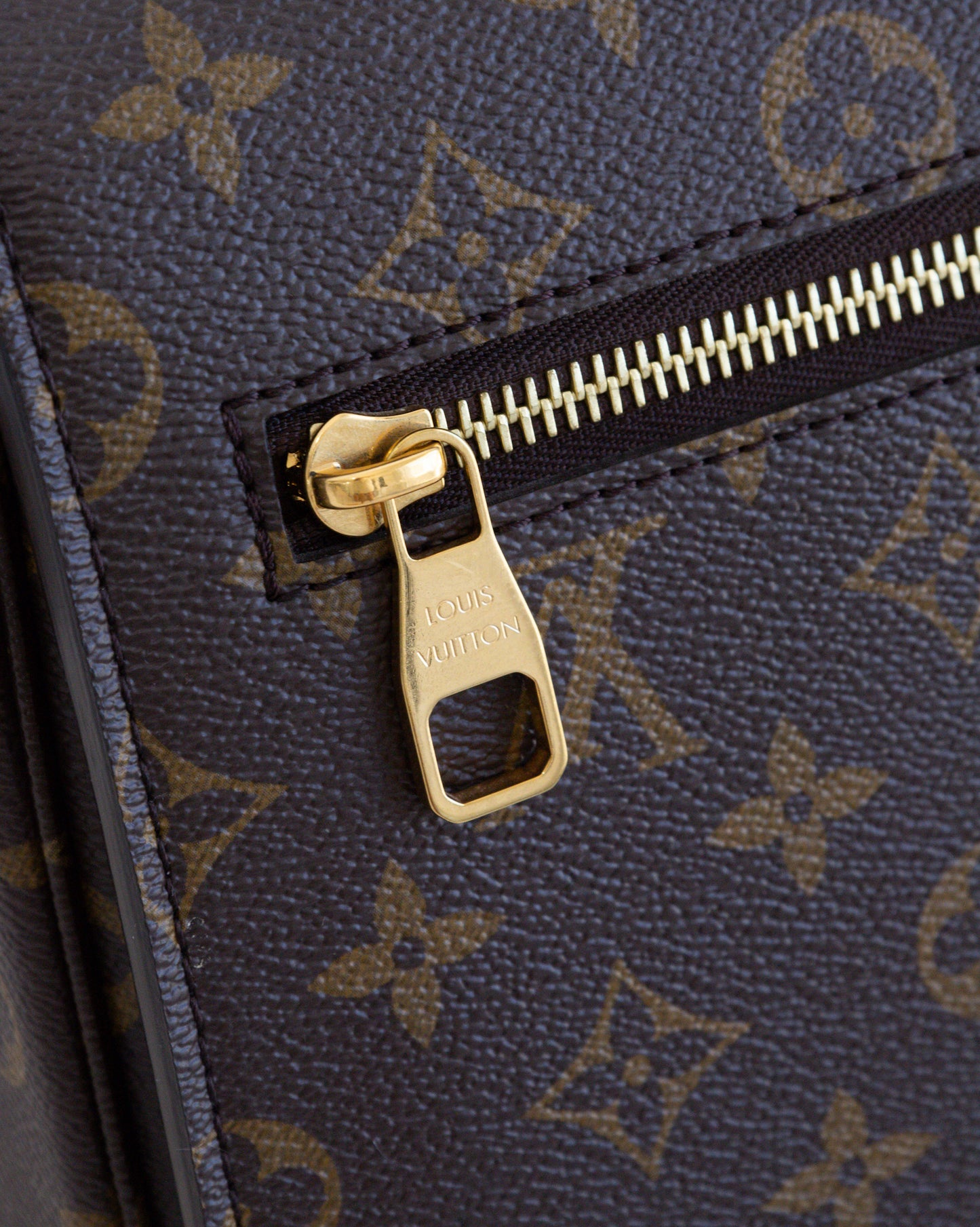 LOUIS VUITON Pochette Metis