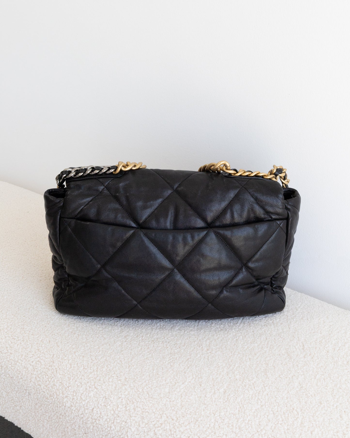 CHANEL 19 Maxi