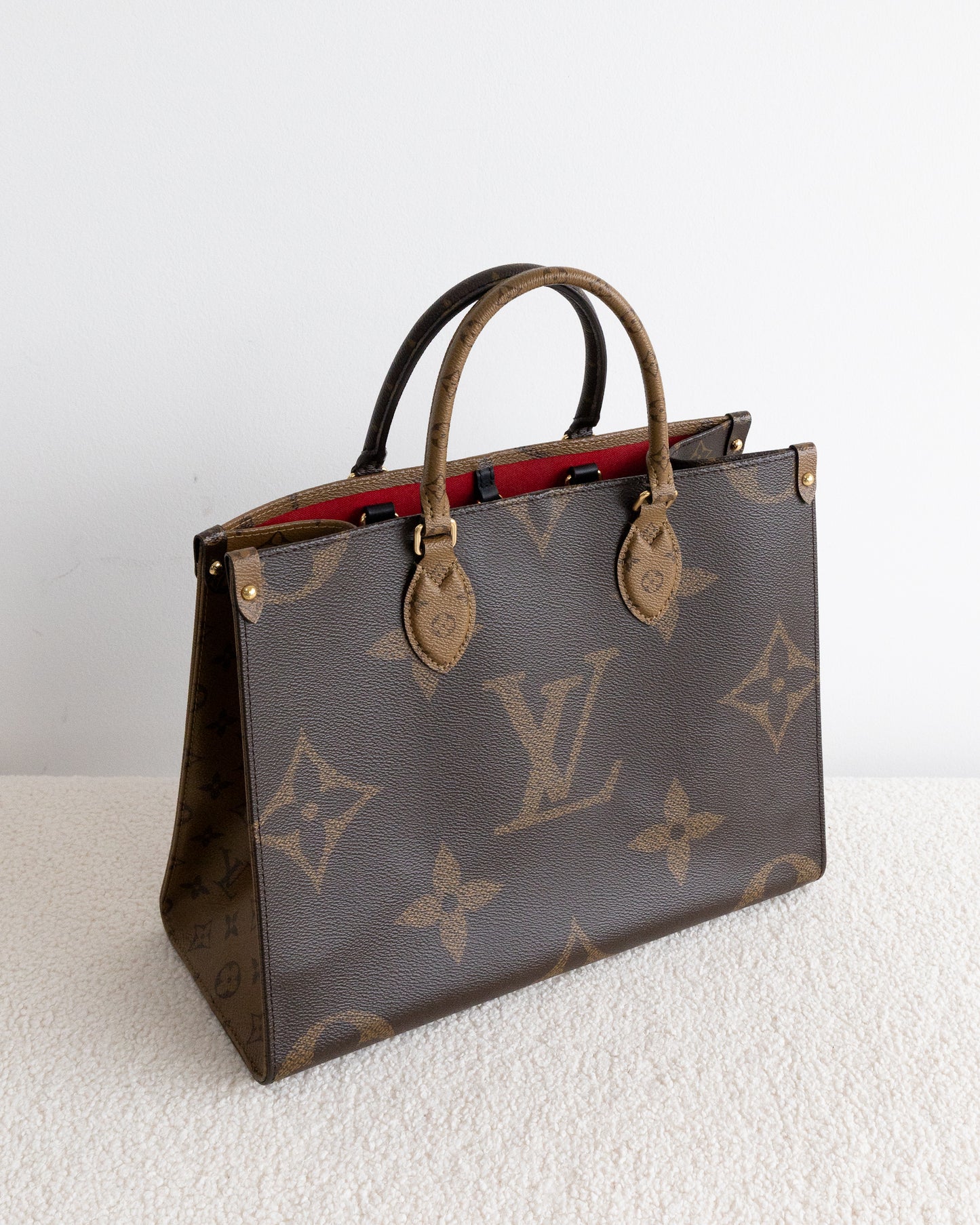 LOUIS VUITTON OnTheGo MM