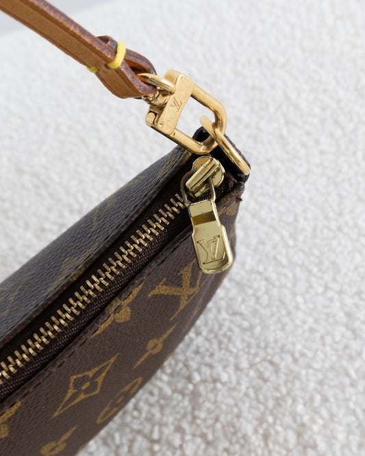 LOUIS VUITTON Pochette Accessoires