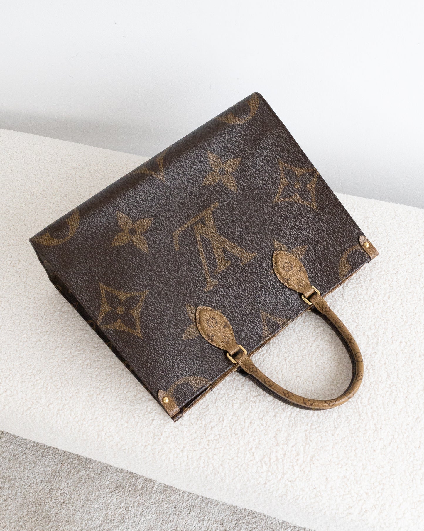 LOUIS VUITTON OnTheGo MM