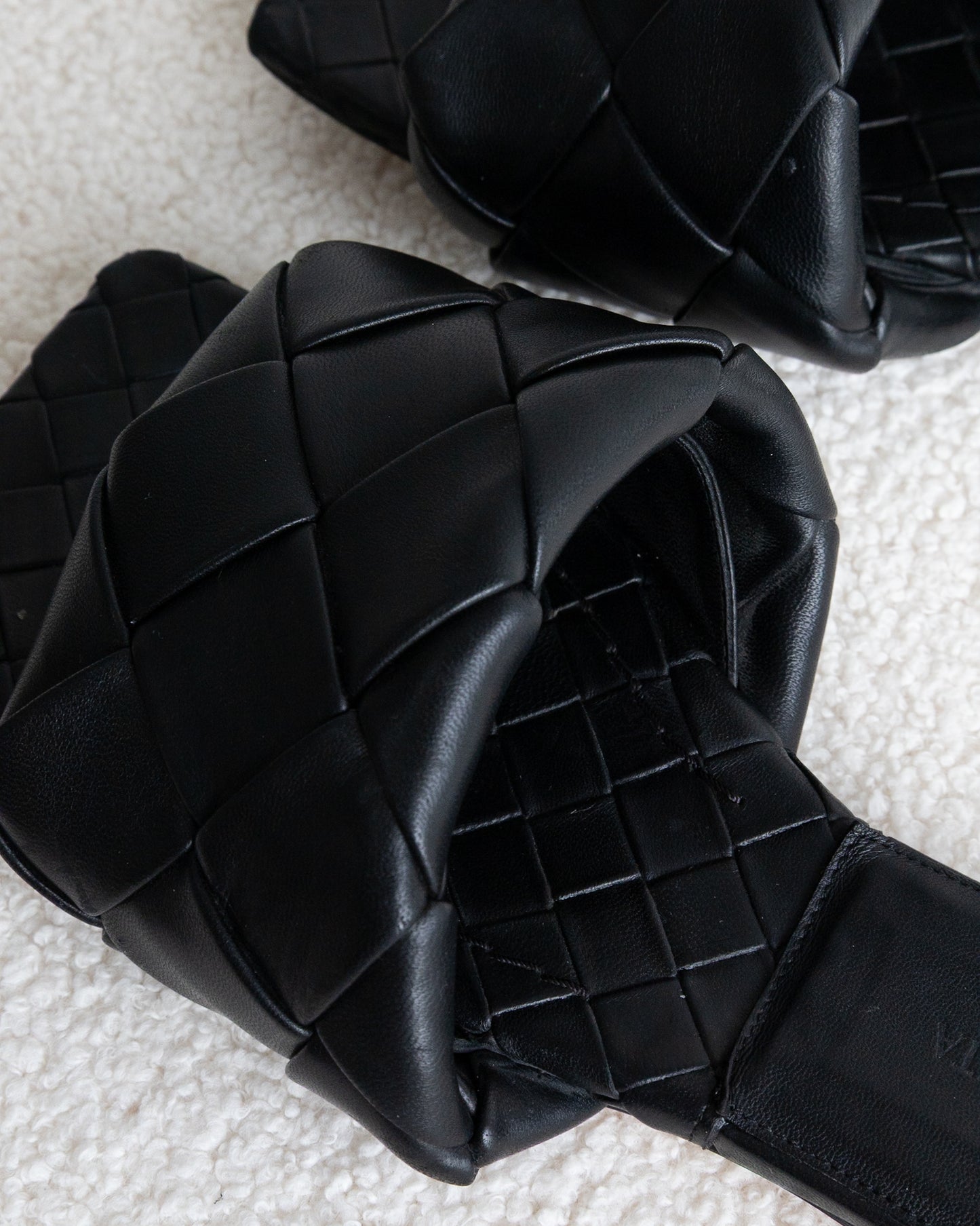 BOTTEGA VENETA Lido Flats 38
