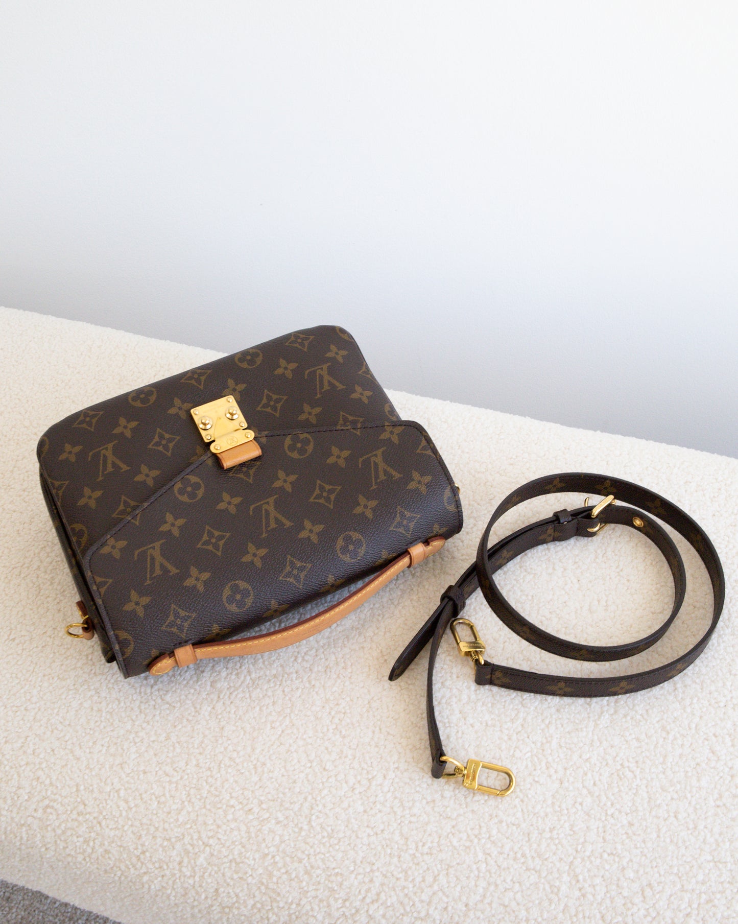 LOUIS VUITON Pochette Metis