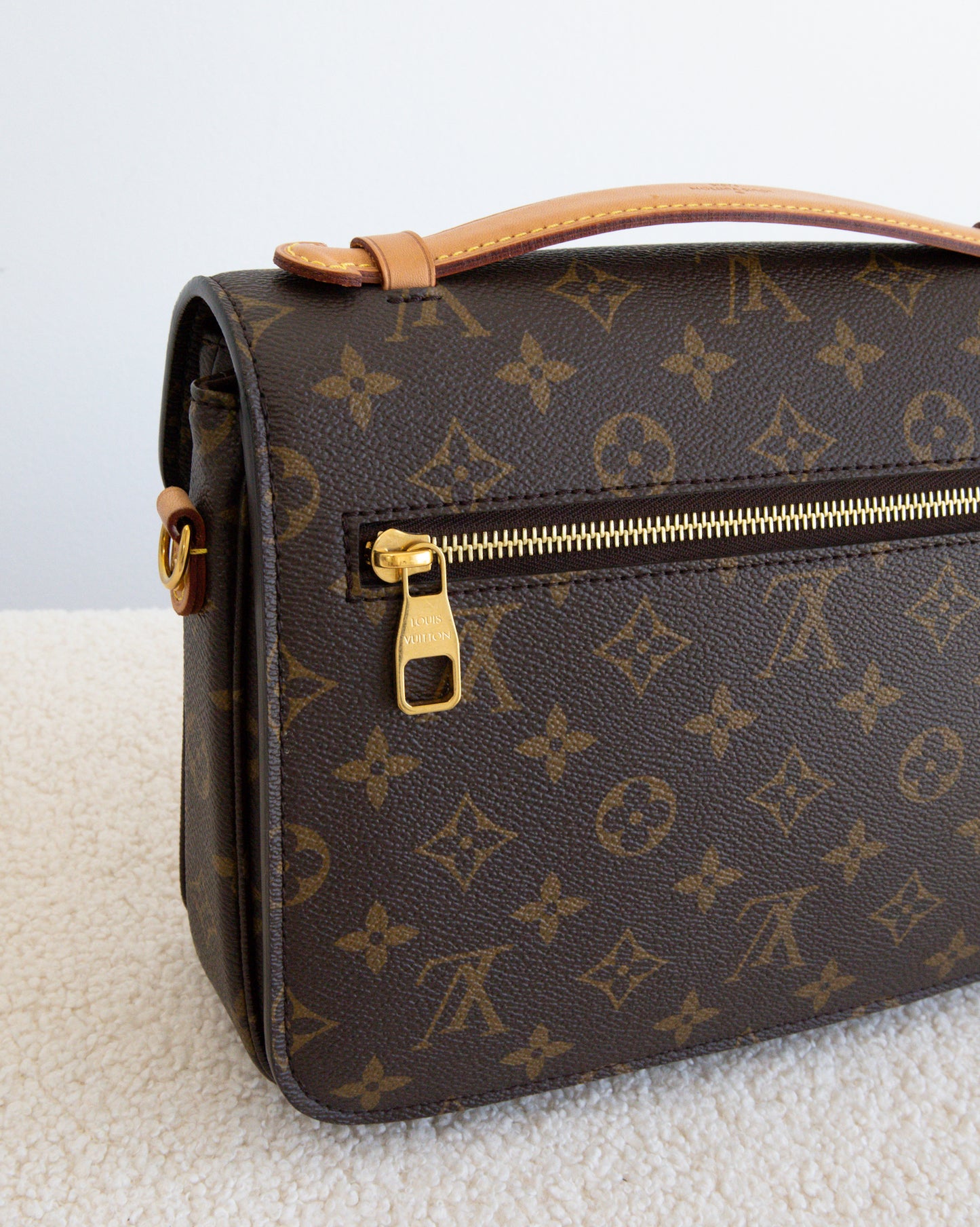 LOUIS VUITON Pochette Metis