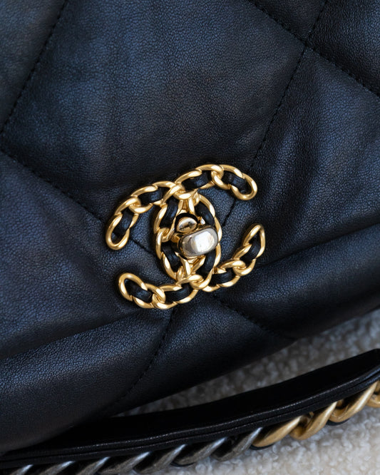 CHANEL 19 Maxi
