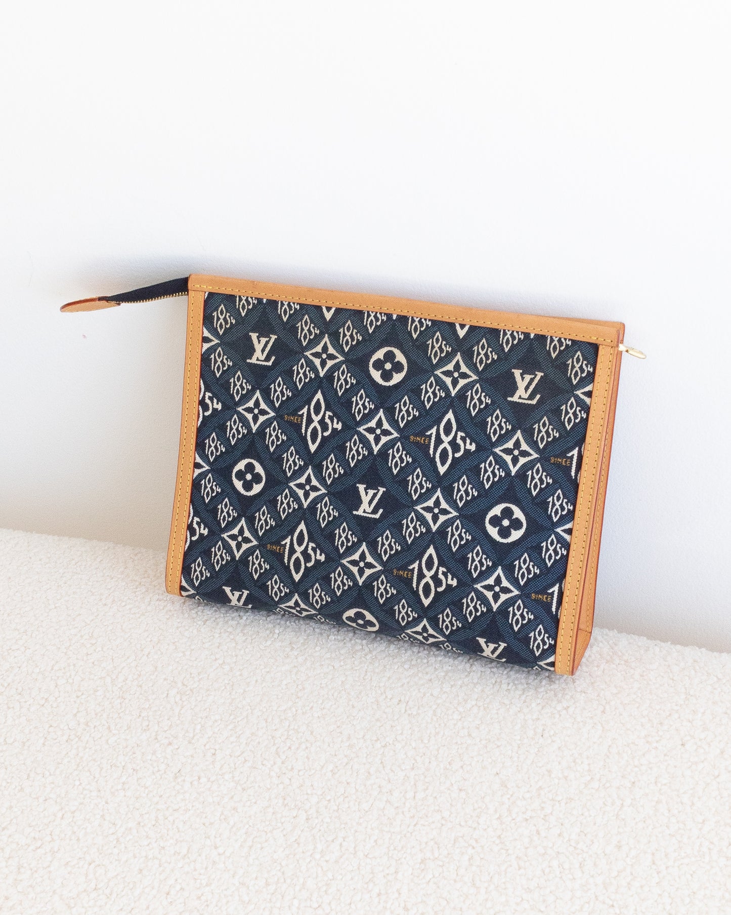 LOUIS VUITTON Pouch 26