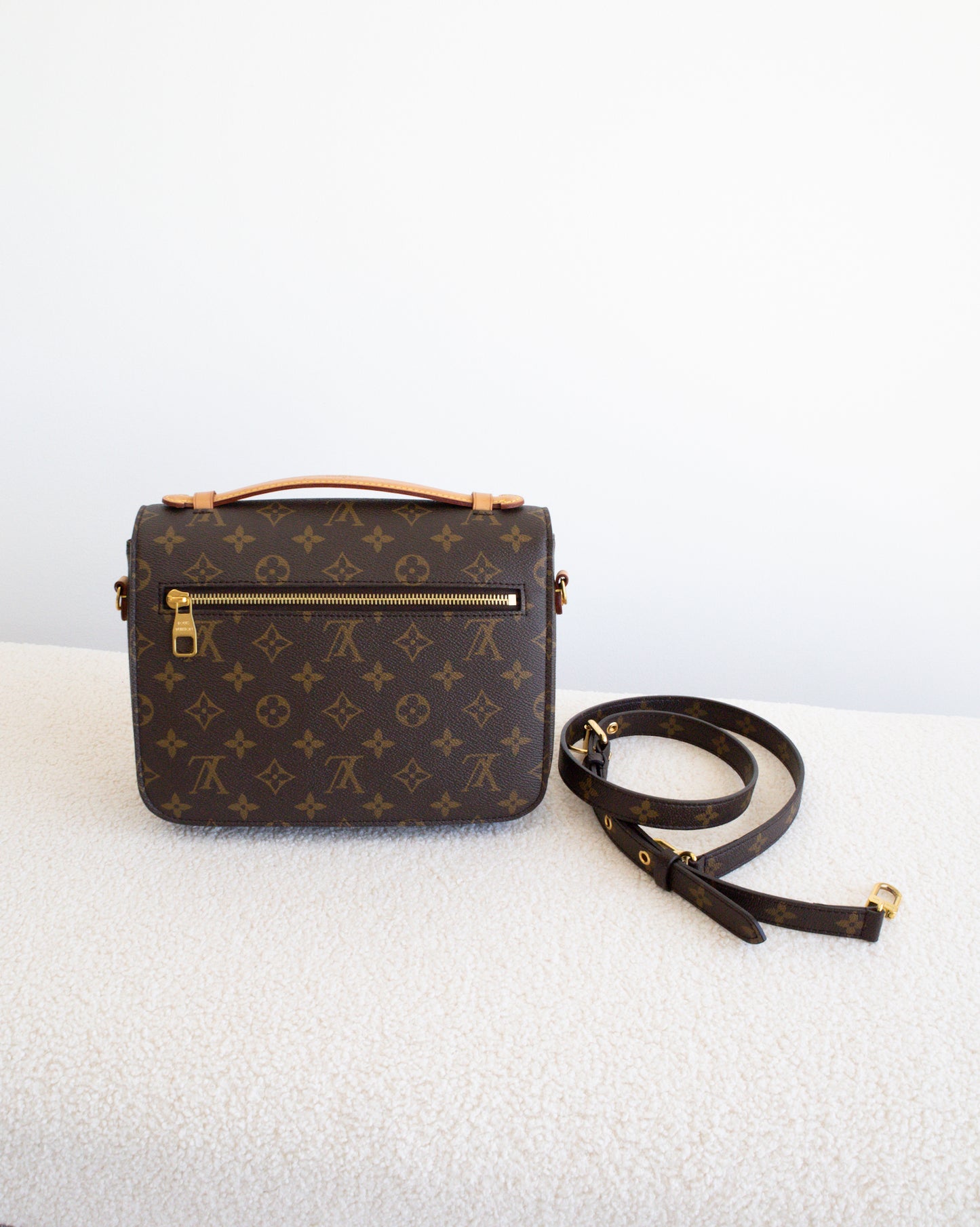 LOUIS VUITON Pochette Metis