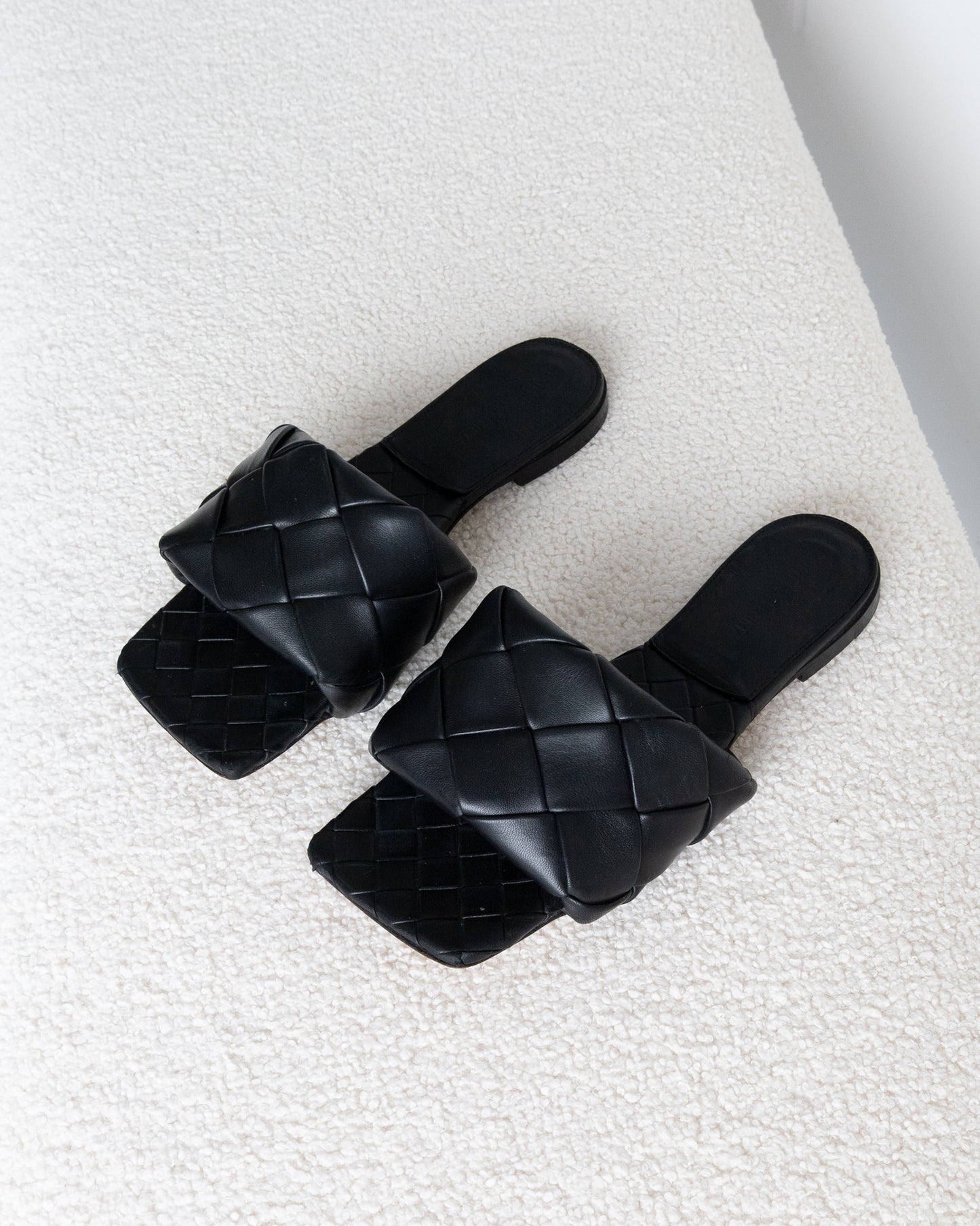 BOTTEGA VENETA Lido Flats 38