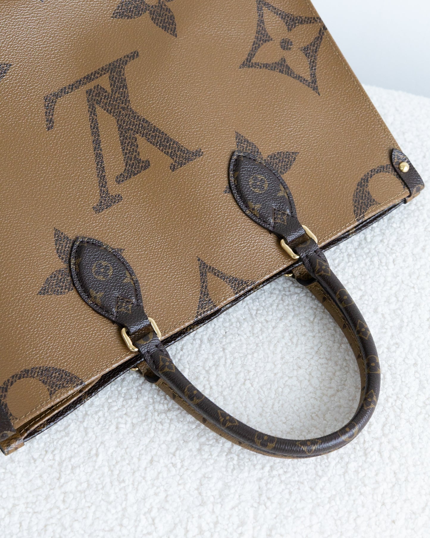 LOUIS VUITTON OnTheGo MM