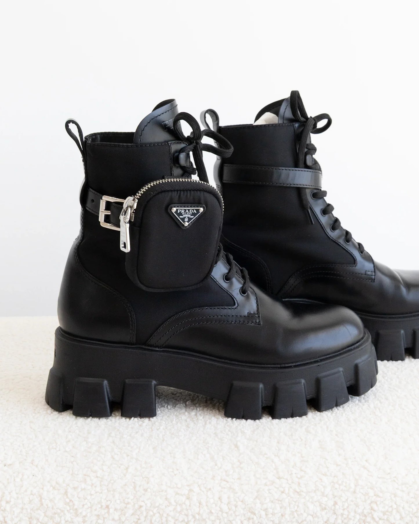 PRADA Monolith 40
