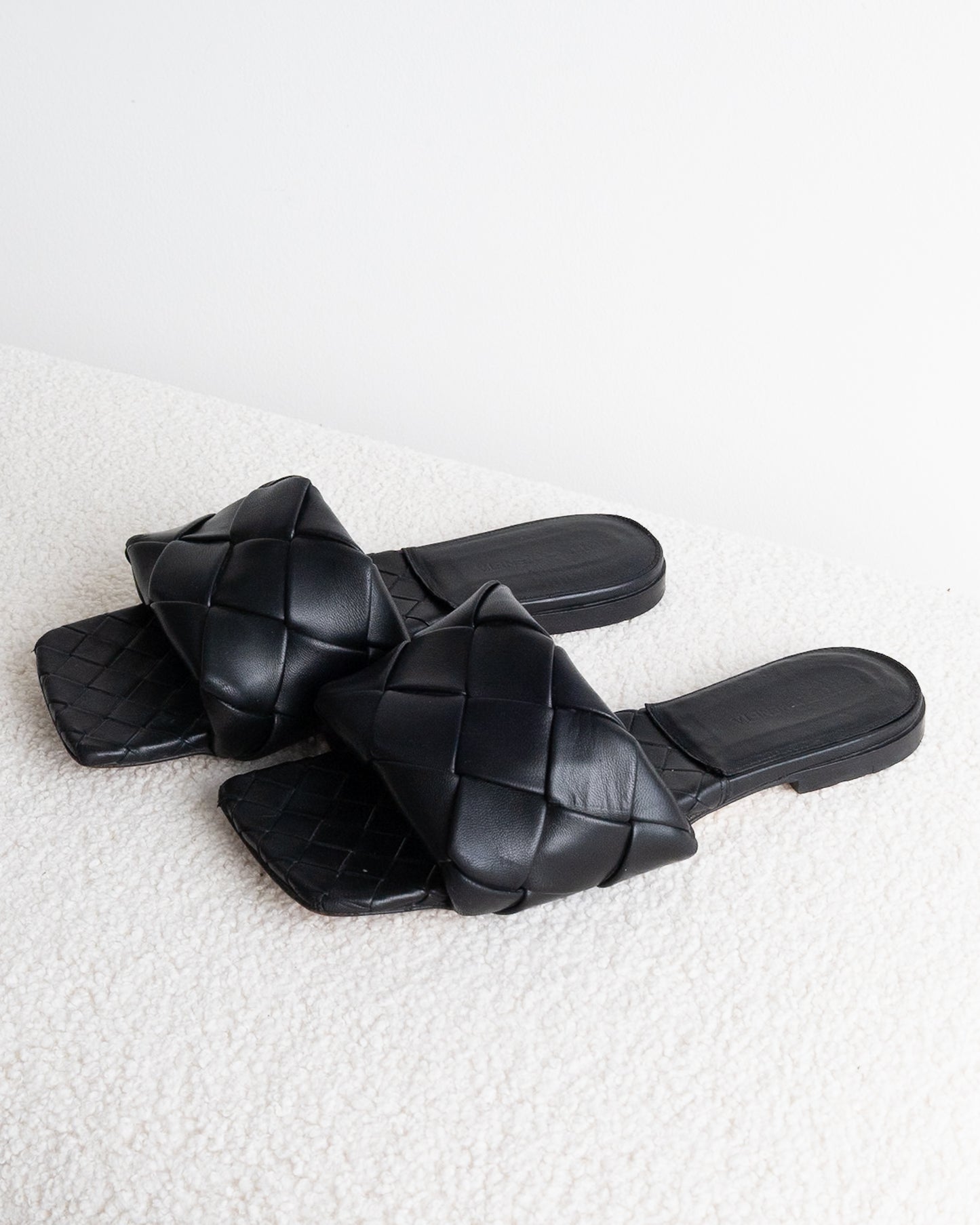 BOTTEGA VENETA Lido Flats 38