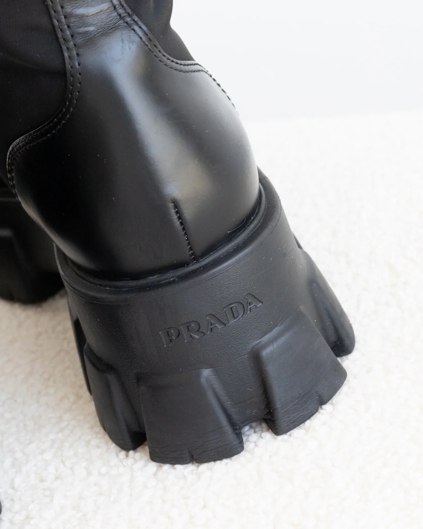 PRADA Monolith 40