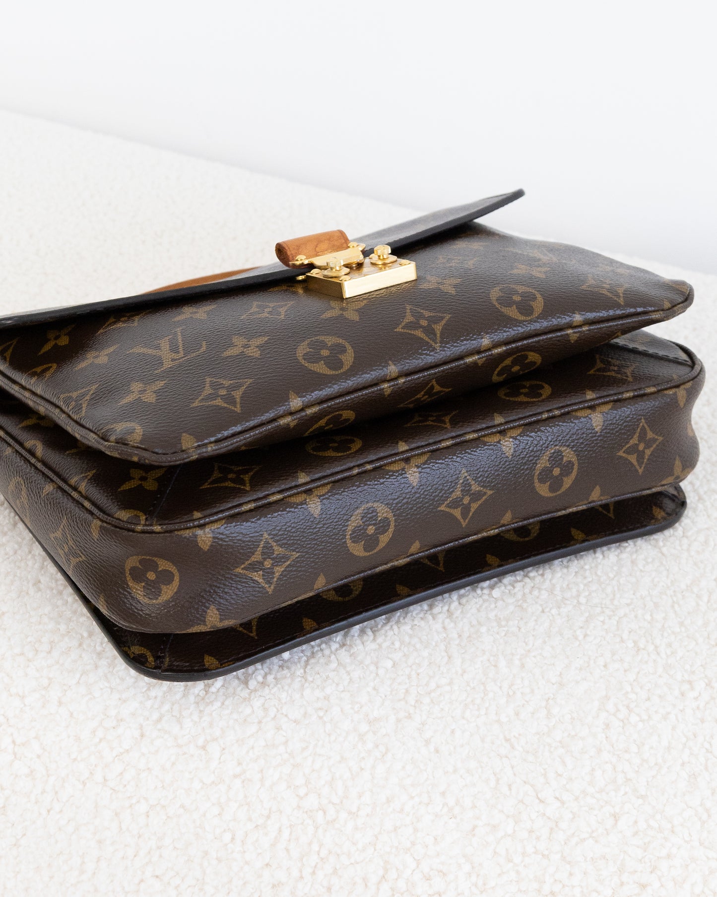 LOUIS VUITTON Pochette Metis