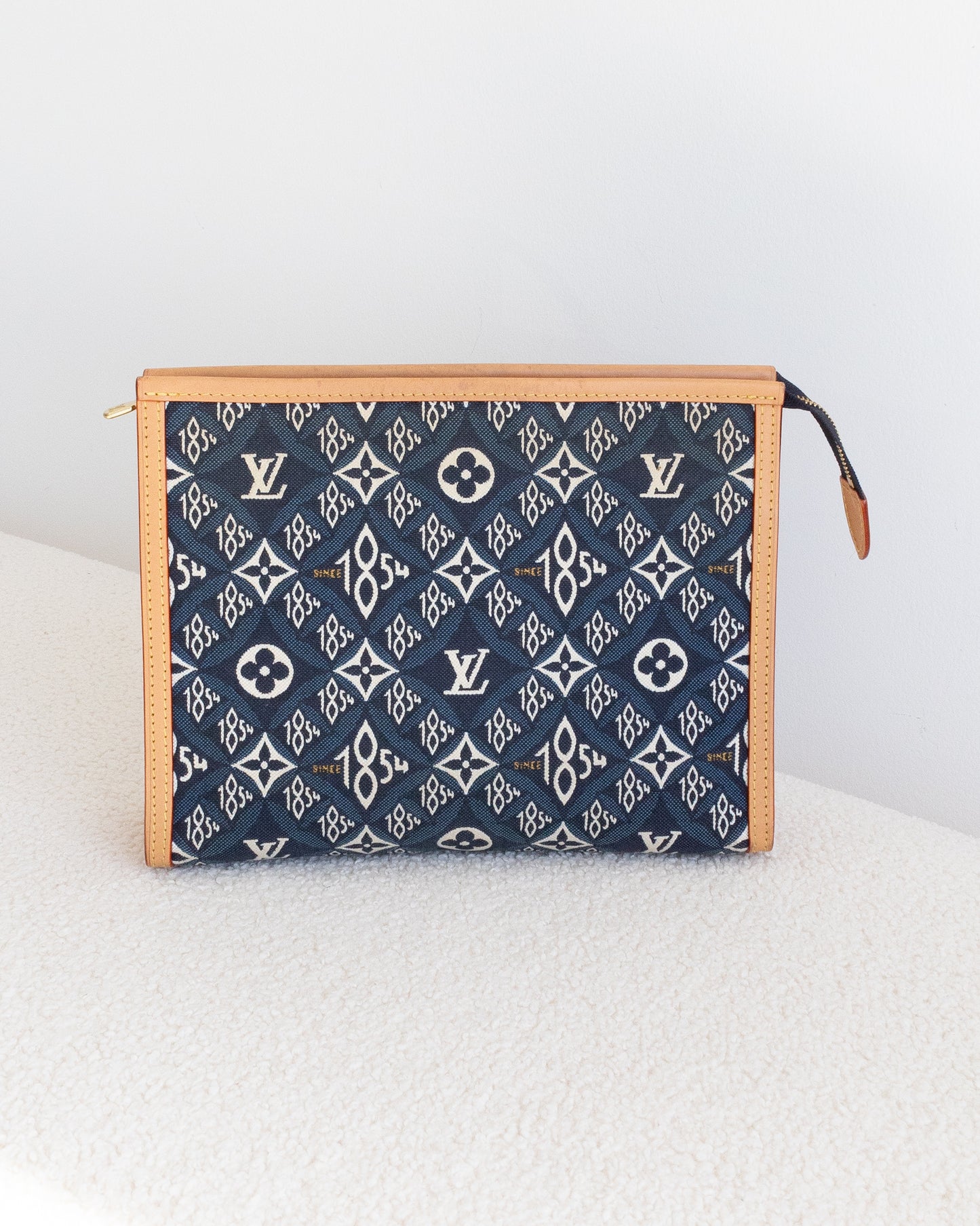LOUIS VUITTON Pouch 26