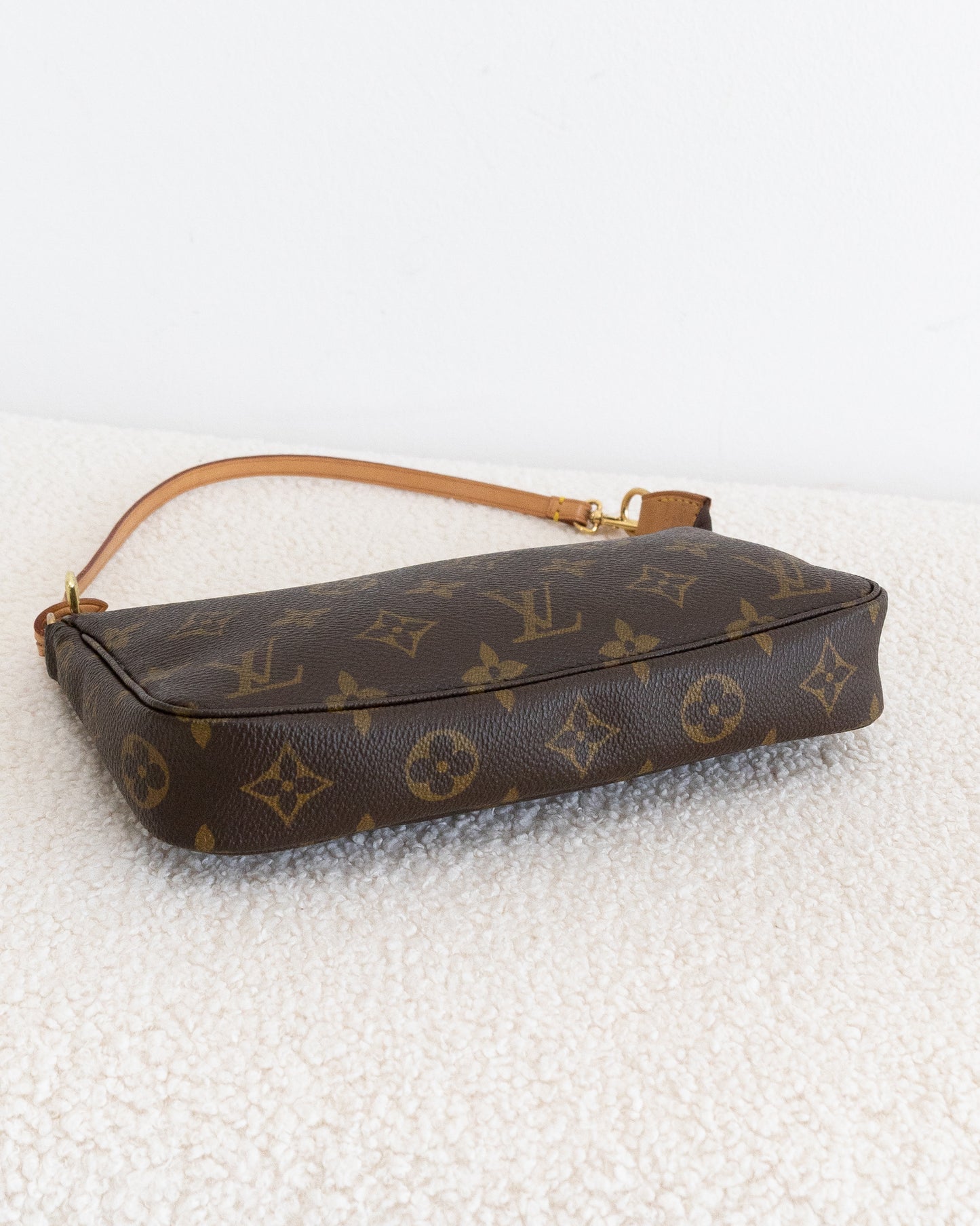 LOUIS VUITTON Pochette Accessoires