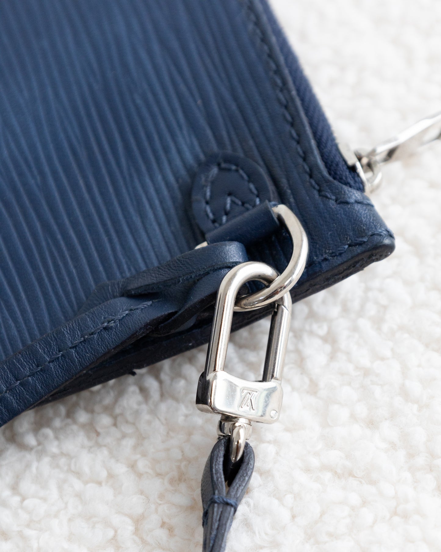 LOUIS VUITTON Neverfull Epi MM