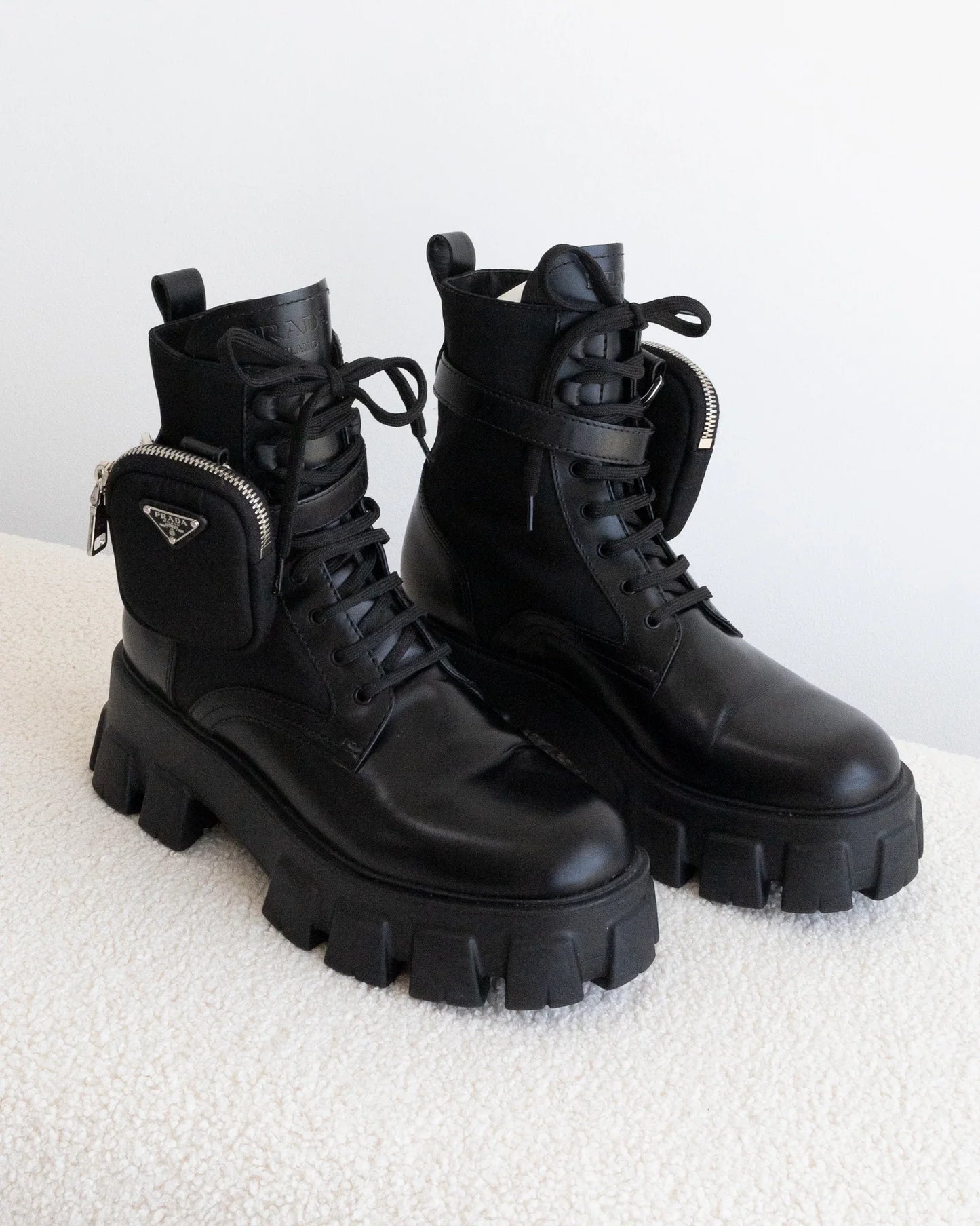 PRADA Monolith 40
