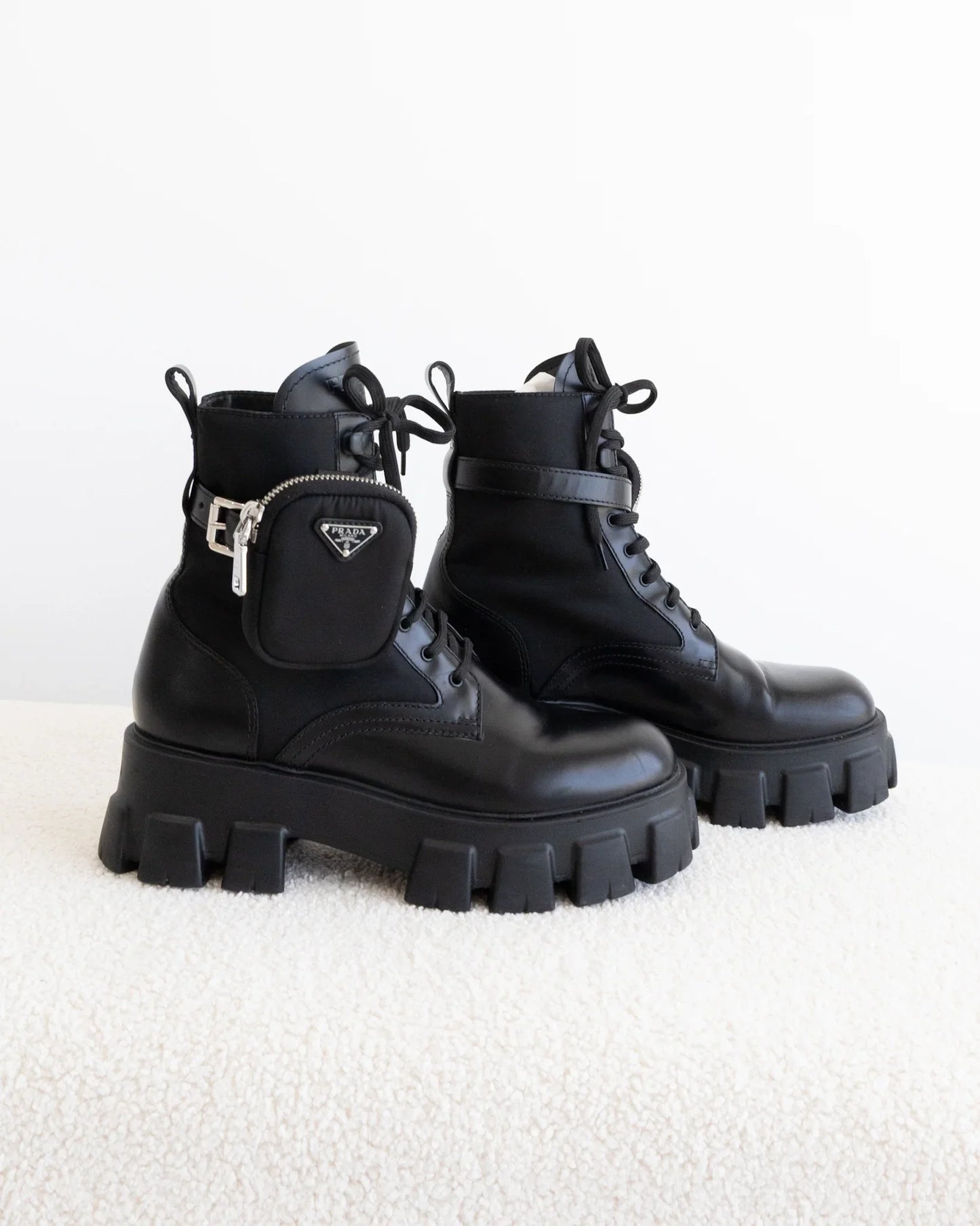 PRADA Monolith 40