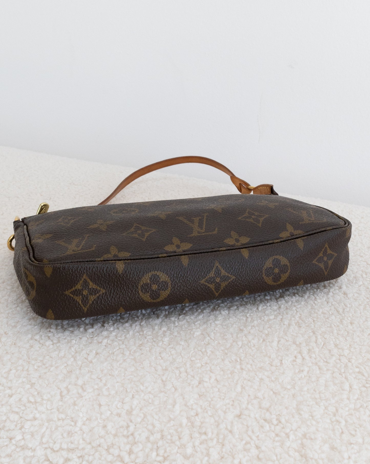 LOUIS VUITTON Pochette Accessoires