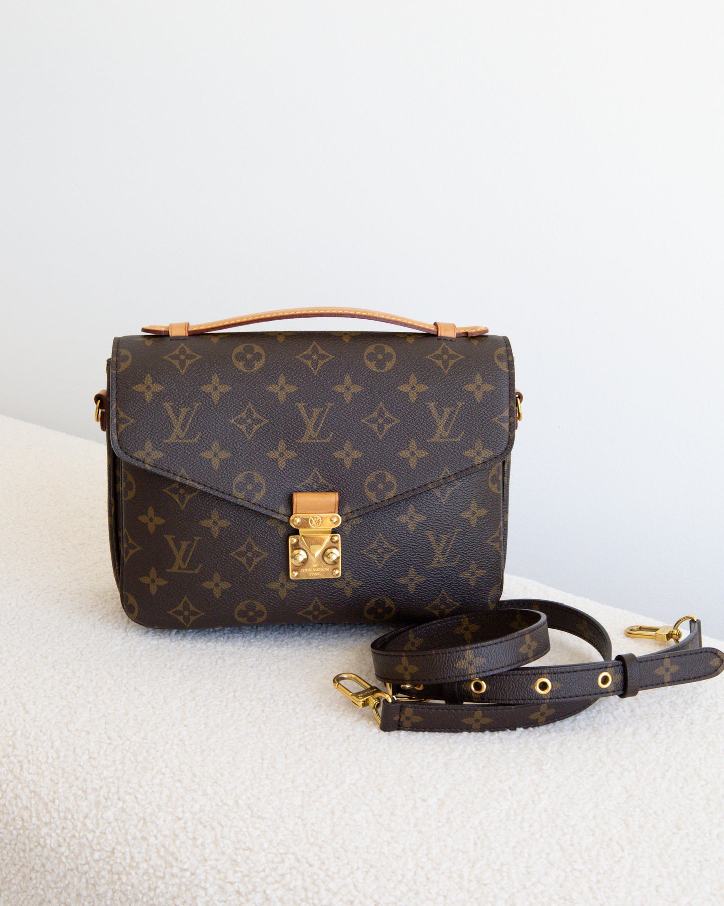 LOUIS VUITON Pochette Metis