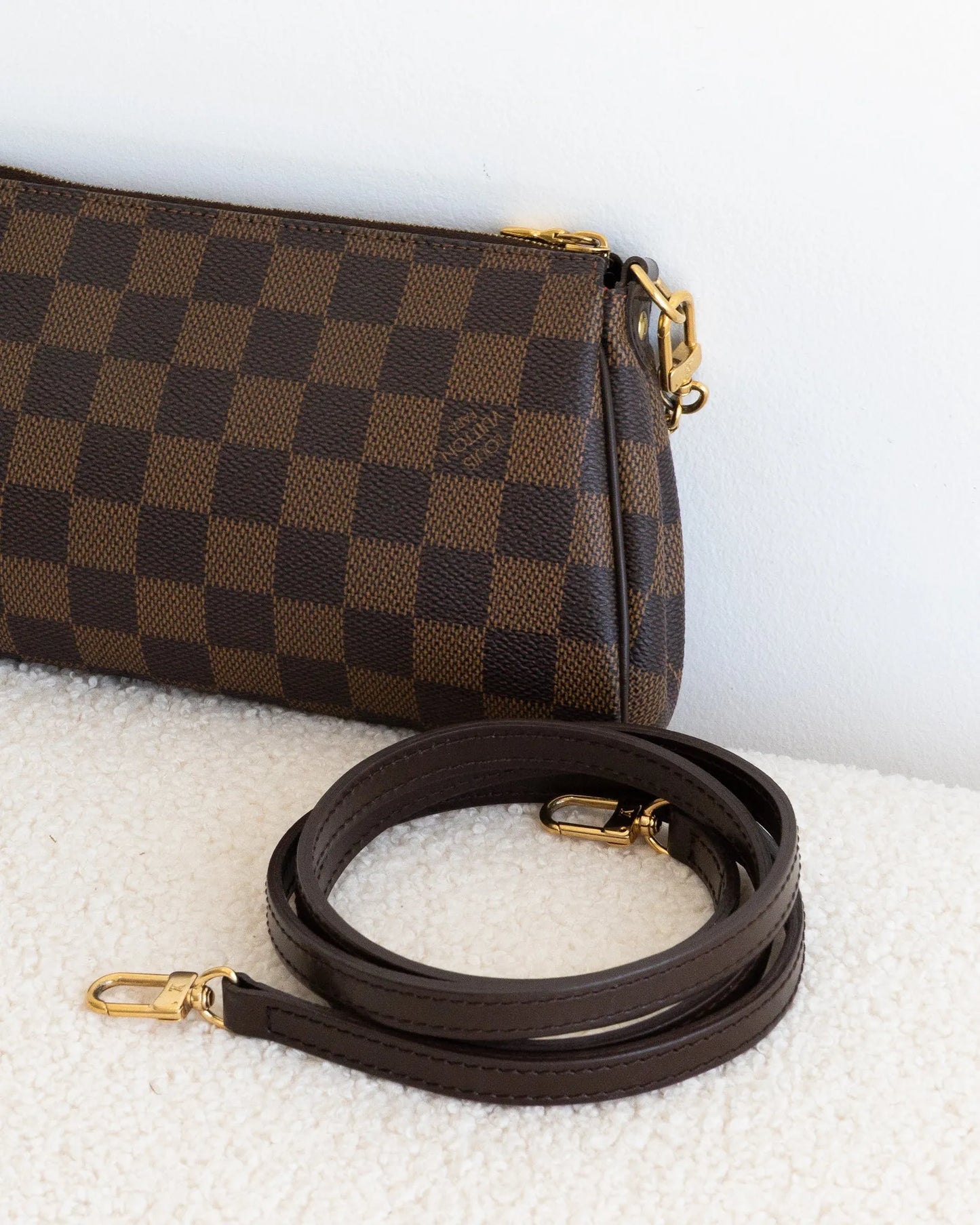 LOUIS VUITTON Eva Pochette