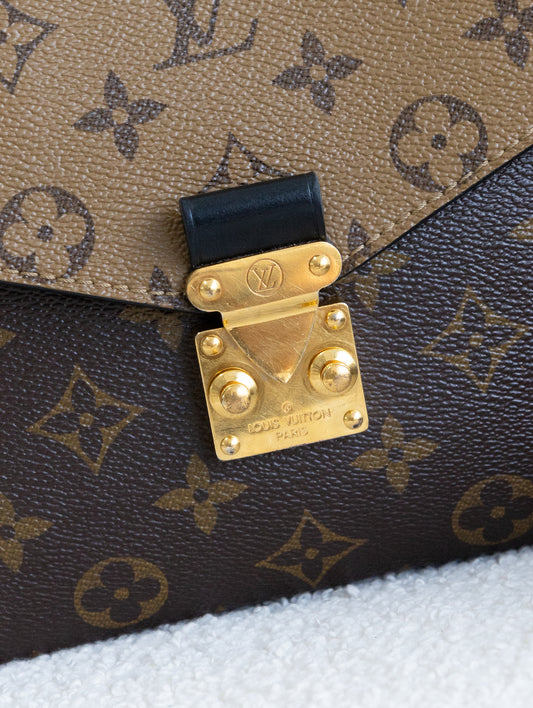 LOUIS VUITTON Pochette Metis