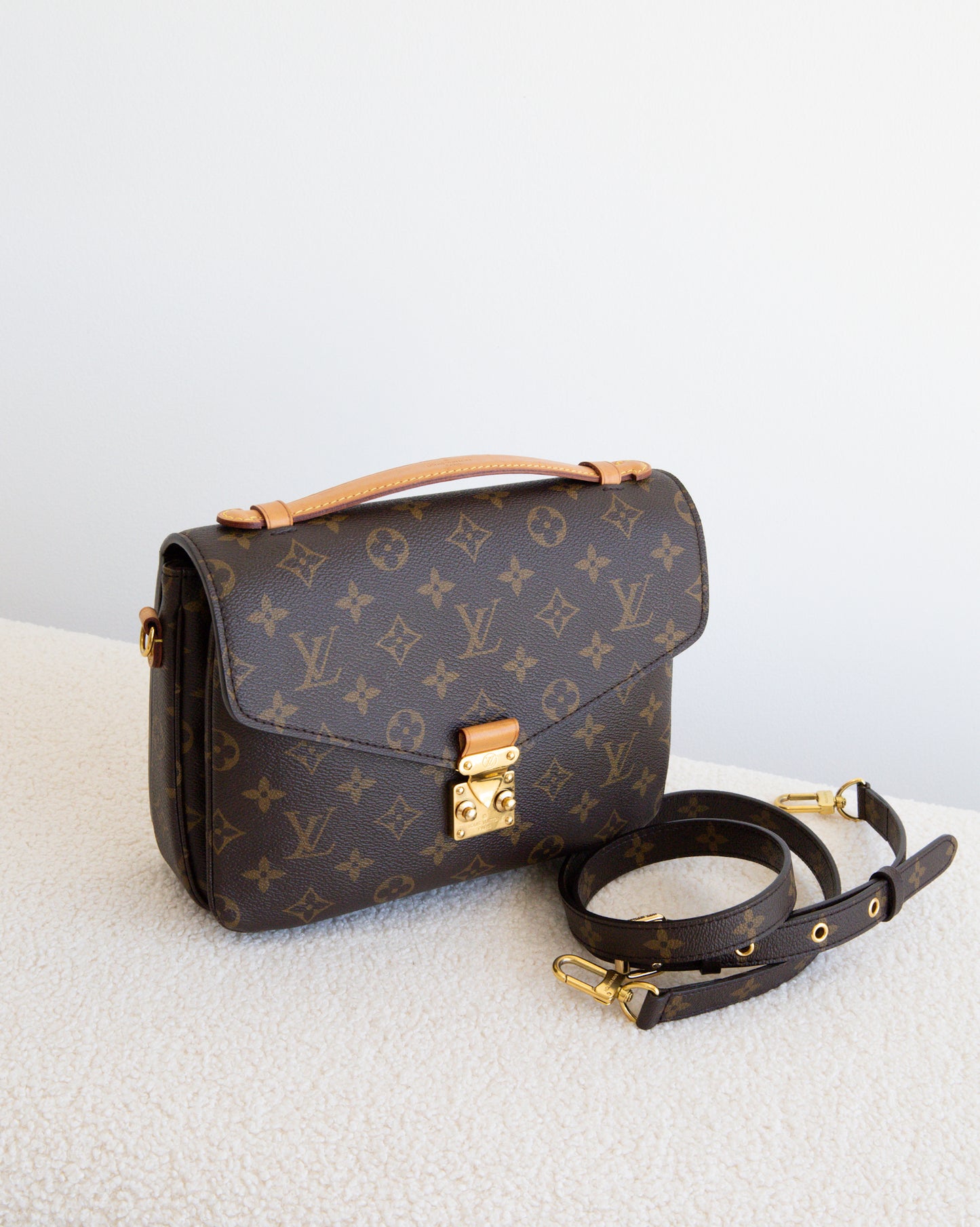LOUIS VUITON Pochette Metis