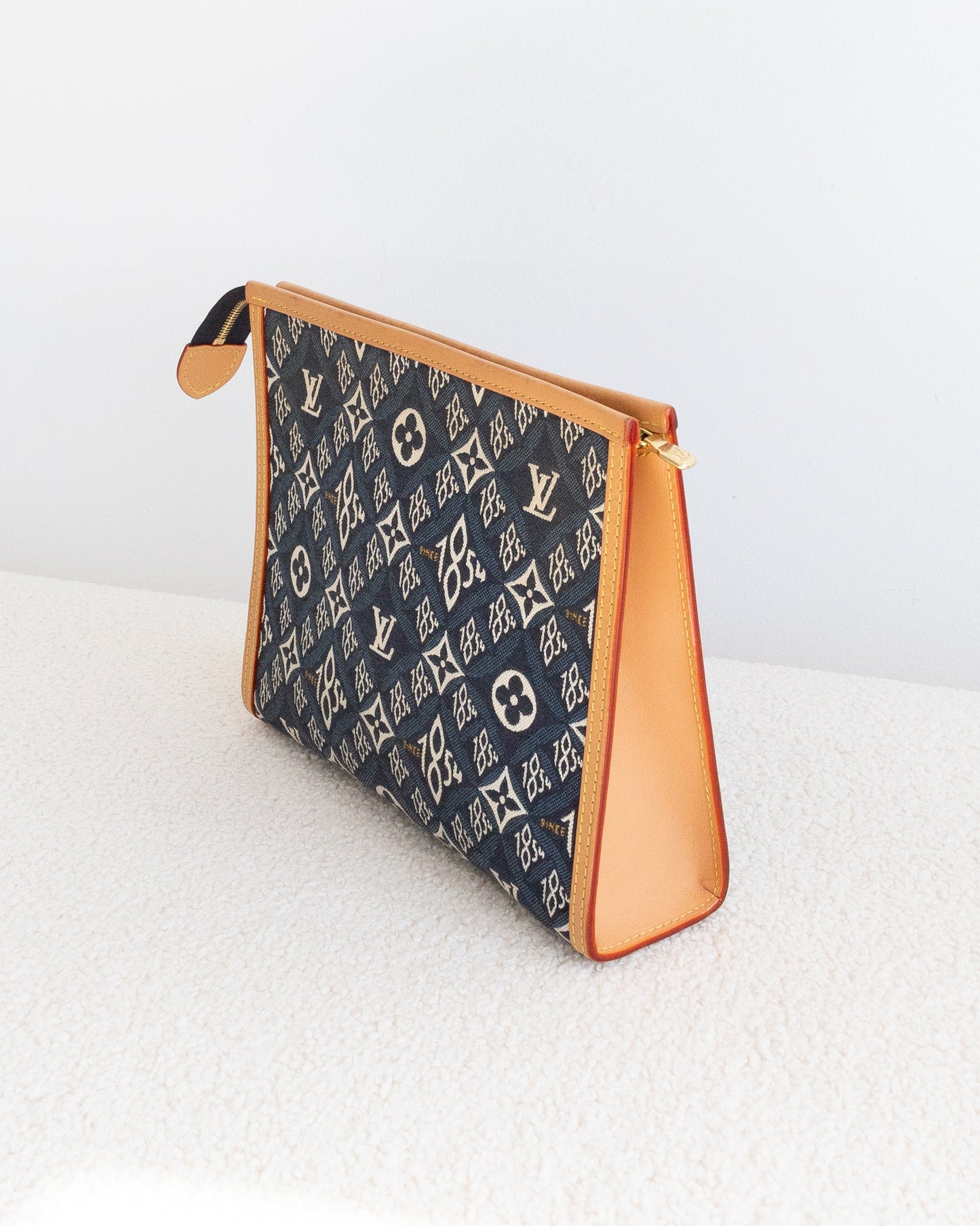 LOUIS VUITTON Pouch 26